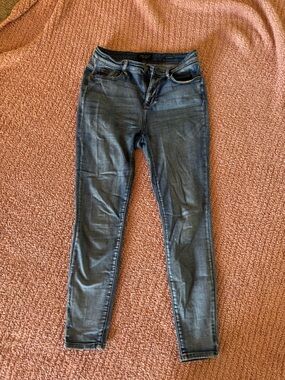 Judy Blue women’s Skinny Jeans in Dark Blue Wash